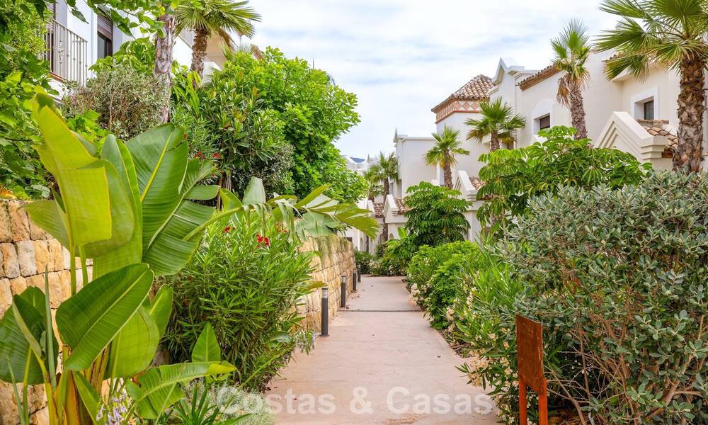 Instapklare, schakelwoningen met Mediterrane bouwstijl te koop direct aan de golfbaan in Estepona 806927