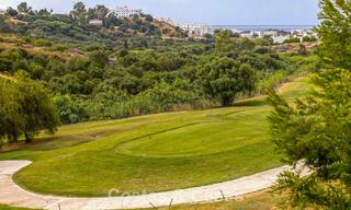 Instapklare, schakelwoningen met Mediterrane bouwstijl te koop direct aan de golfbaan in Estepona 806930 