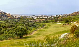 Instapklare, schakelwoningen met Mediterrane bouwstijl te koop direct aan de golfbaan in Estepona 806933 