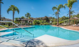 Eigentijds gerenoveerd, luxueus duplex penthouse met grote terrassen te koop in het hart van Nueva Andalucia’s golfvallei, Marbella 807004 