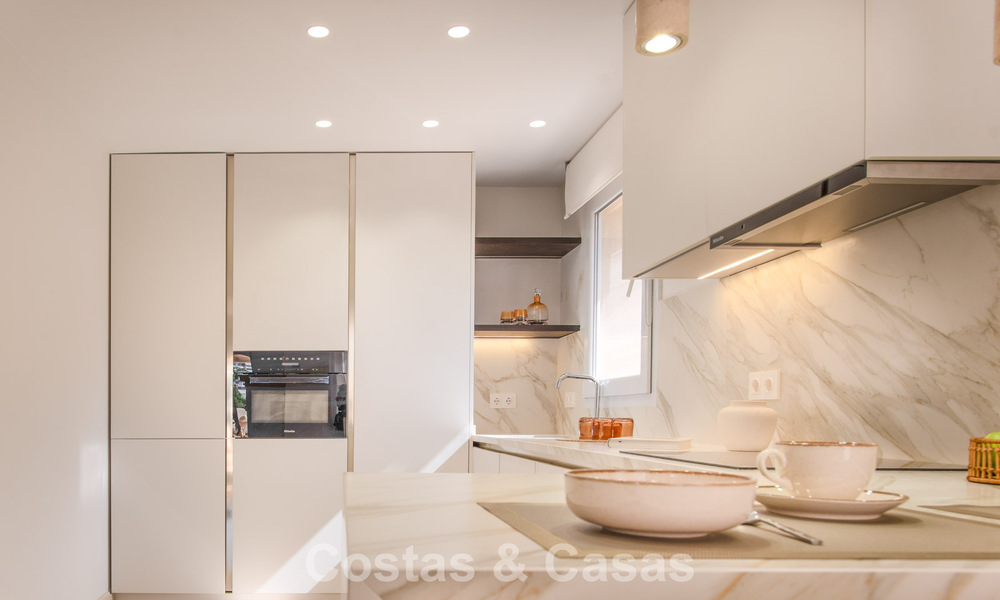 Eigentijds gerenoveerd, luxueus duplex penthouse met grote terrassen te koop in het hart van Nueva Andalucia’s golfvallei, Marbella 807008
