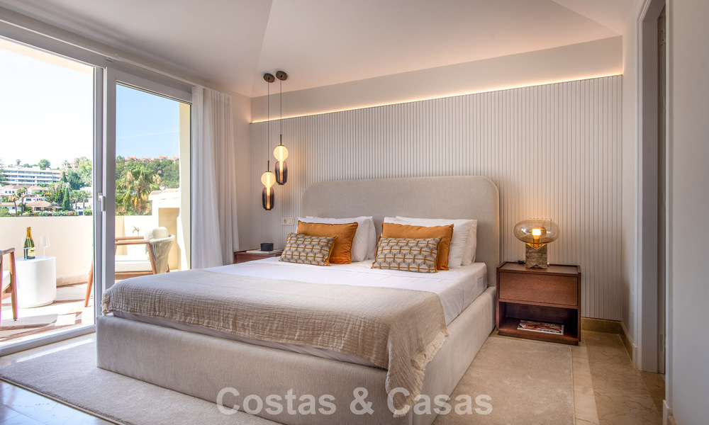 Eigentijds gerenoveerd, luxueus duplex penthouse met grote terrassen te koop in het hart van Nueva Andalucia’s golfvallei, Marbella 807016