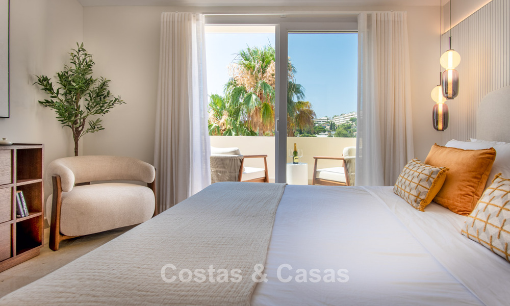 Eigentijds gerenoveerd, luxueus duplex penthouse met grote terrassen te koop in het hart van Nueva Andalucia’s golfvallei, Marbella 807017
