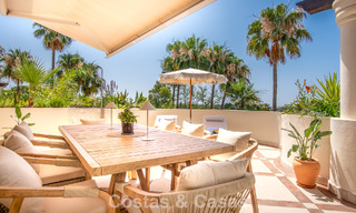 Eigentijds gerenoveerd, luxueus duplex penthouse met grote terrassen te koop in het hart van Nueva Andalucia’s golfvallei, Marbella 807021 