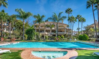 Eigentijds gerenoveerd, luxueus duplex penthouse met grote terrassen te koop in het hart van Nueva Andalucia’s golfvallei, Marbella 807026 