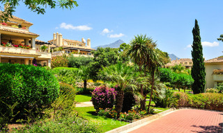 Eigentijds gerenoveerd, luxueus duplex penthouse met grote terrassen te koop in het hart van Nueva Andalucia’s golfvallei, Marbella 807438 