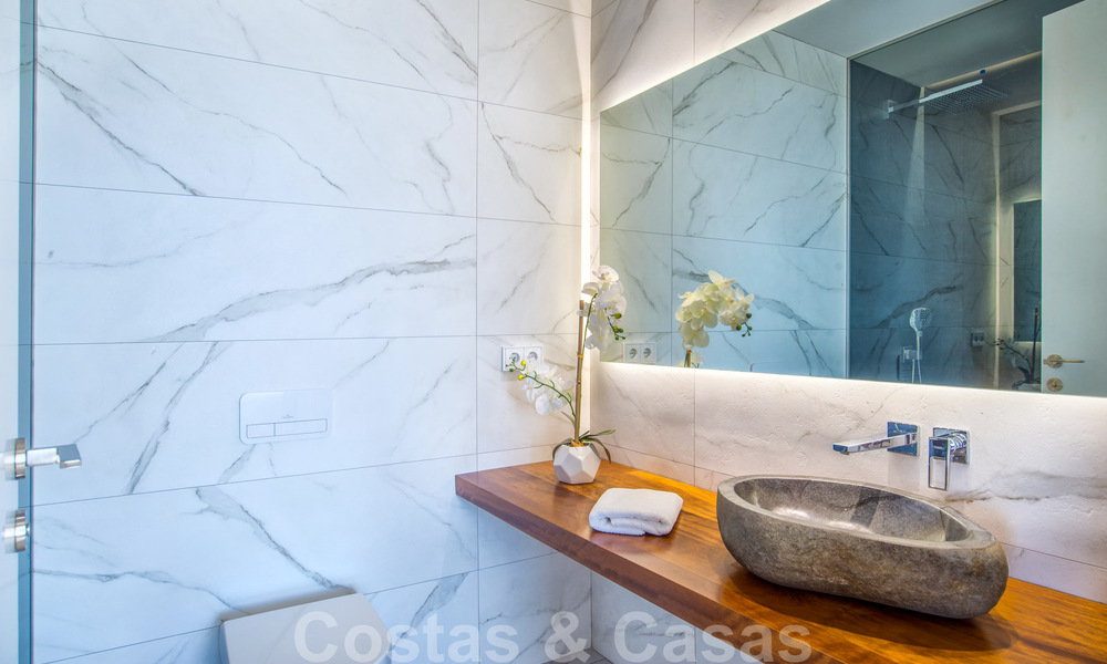 Ruim, nieuwgebouwd tuinappartement met privézwembad te koop in een omheind resort in Benahavís – Marbella 806711