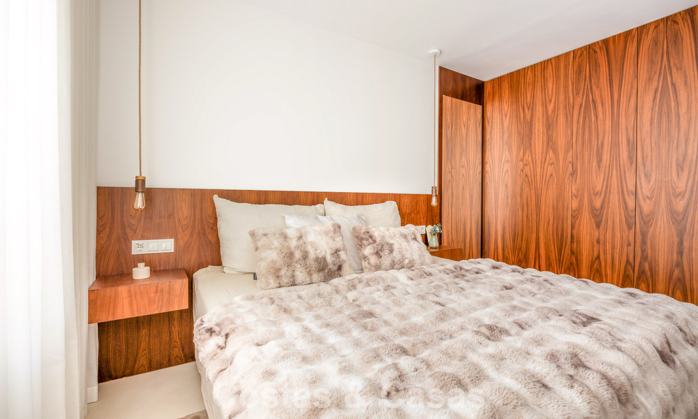 Stijlvol gerenoveerd hoekappartement met panoramisch uitzicht te koop in Nueva Andalucia, Marbella 807097