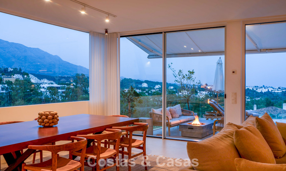 Stijlvol gerenoveerd hoekappartement met panoramisch uitzicht te koop in Nueva Andalucia, Marbella 807107