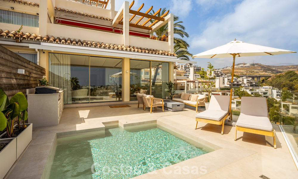 Stijlvol gerenoveerd hoekappartement met panoramisch uitzicht te koop in Nueva Andalucia, Marbella 807114