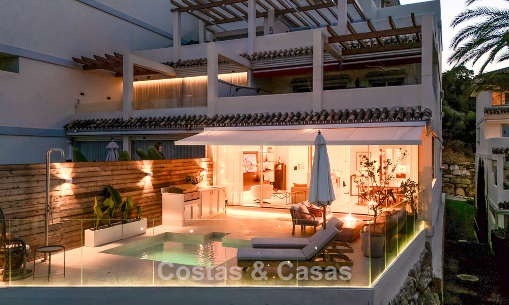 Stijlvol gerenoveerd hoekappartement met panoramisch uitzicht te koop in Nueva Andalucia, Marbella 807115