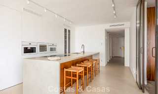 Stijlvol gerenoveerd hoekappartement met panoramisch uitzicht te koop in Nueva Andalucia, Marbella 807124 