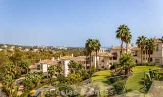 Stijlvol gerenoveerd hoekappartement met panoramisch uitzicht te koop in Nueva Andalucia, Marbella 807132 