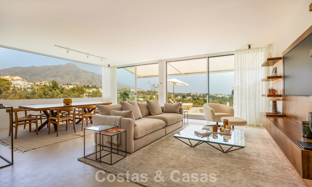 Stijlvol gerenoveerd hoekappartement met panoramisch uitzicht te koop in Nueva Andalucia, Marbella 807448
