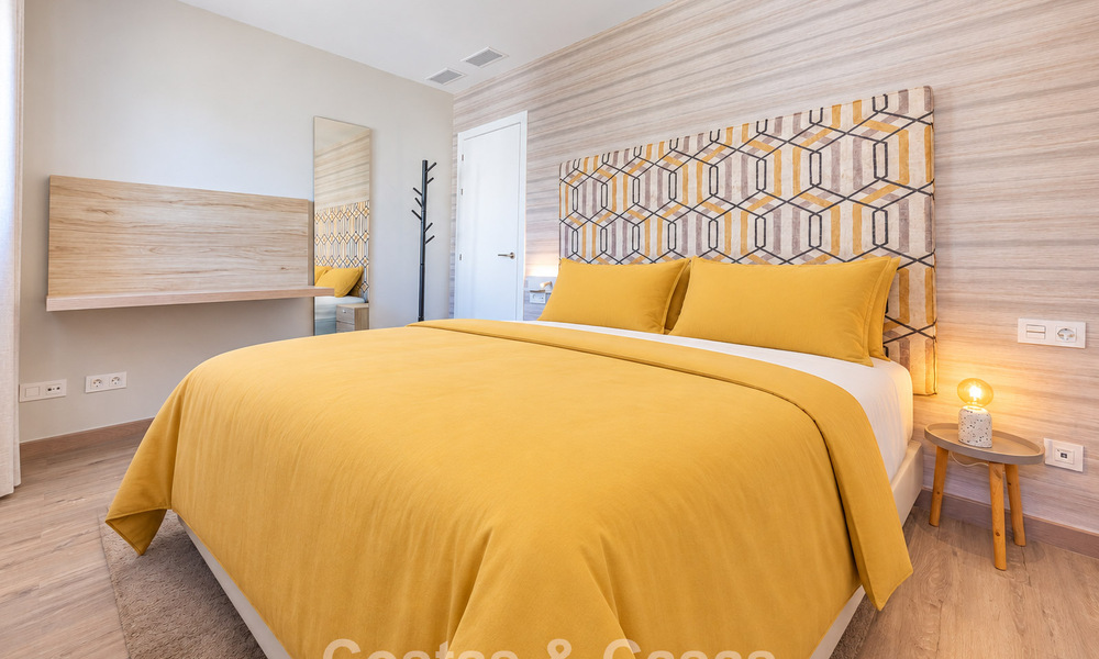 Eigentijds, luxe duplex penthouse te koop in een resort-achtig complex in mediterrane stijl in El Paraiso, Marbella - Benahavis 807300