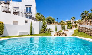 Eigentijds, luxe duplex penthouse te koop in een resort-achtig complex in mediterrane stijl in El Paraiso, Marbella - Benahavis 807305 