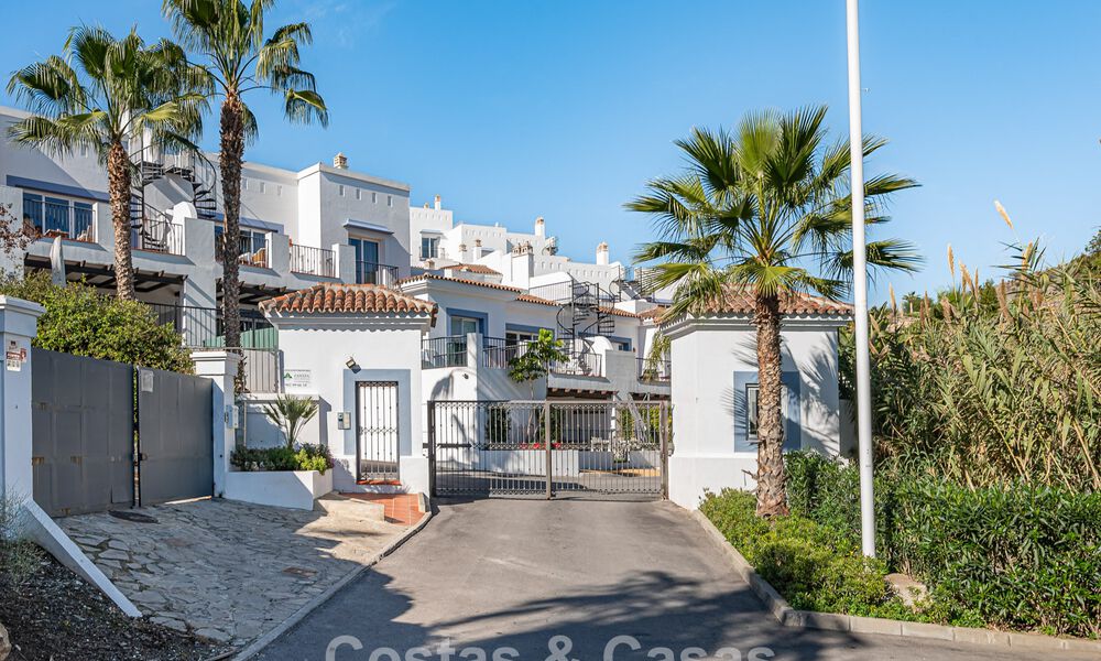 Eigentijds, luxe duplex penthouse te koop in een resort-achtig complex in mediterrane stijl in El Paraiso, Marbella - Benahavis 807317