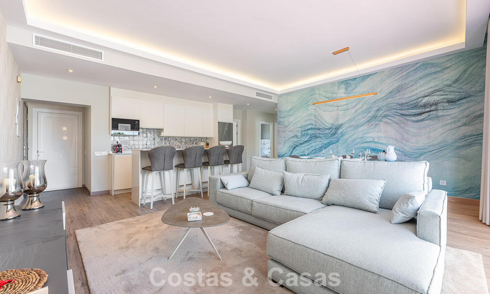 Eigentijds, luxe duplex penthouse te koop in een resort-achtig complex in mediterrane stijl in El Paraiso, Marbella - Benahavis 807335