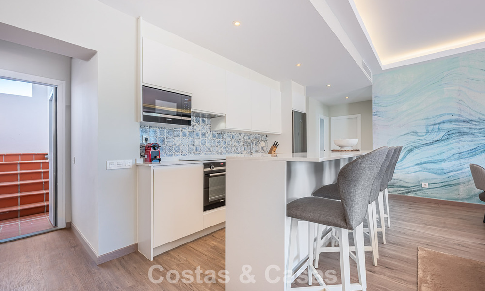 Eigentijds, luxe duplex penthouse te koop in een resort-achtig complex in mediterrane stijl in El Paraiso, Marbella - Benahavis 807337