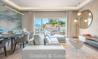 Eigentijds, luxe duplex penthouse te koop in een resort-achtig complex in mediterrane stijl in El Paraiso, Marbella - Benahavis 807339 