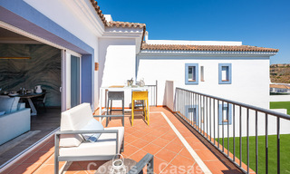 Eigentijds, luxe duplex penthouse te koop in een resort-achtig complex in mediterrane stijl in El Paraiso, Marbella - Benahavis 807343 