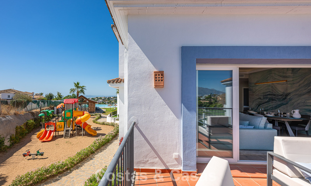Eigentijds, luxe duplex penthouse te koop in een resort-achtig complex in mediterrane stijl in El Paraiso, Marbella - Benahavis 807345