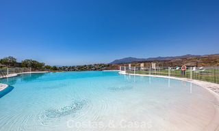 Eigentijds, luxe duplex penthouse te koop in een resort-achtig complex in mediterrane stijl in El Paraiso, Marbella - Benahavis 807367 