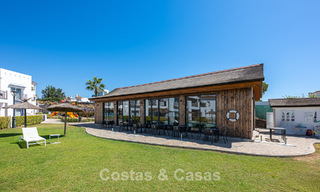Eigentijds, luxe duplex penthouse te koop in een resort-achtig complex in mediterrane stijl in El Paraiso, Marbella - Benahavis 807373 