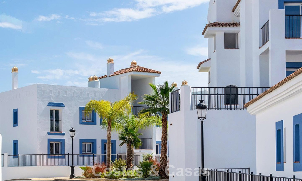Eigentijds, luxe duplex penthouse te koop in een resort-achtig complex in mediterrane stijl in El Paraiso, Marbella - Benahavis 807377