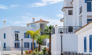 Eigentijds, luxe duplex penthouse te koop in een resort-achtig complex in mediterrane stijl in El Paraiso, Marbella - Benahavis 807377 