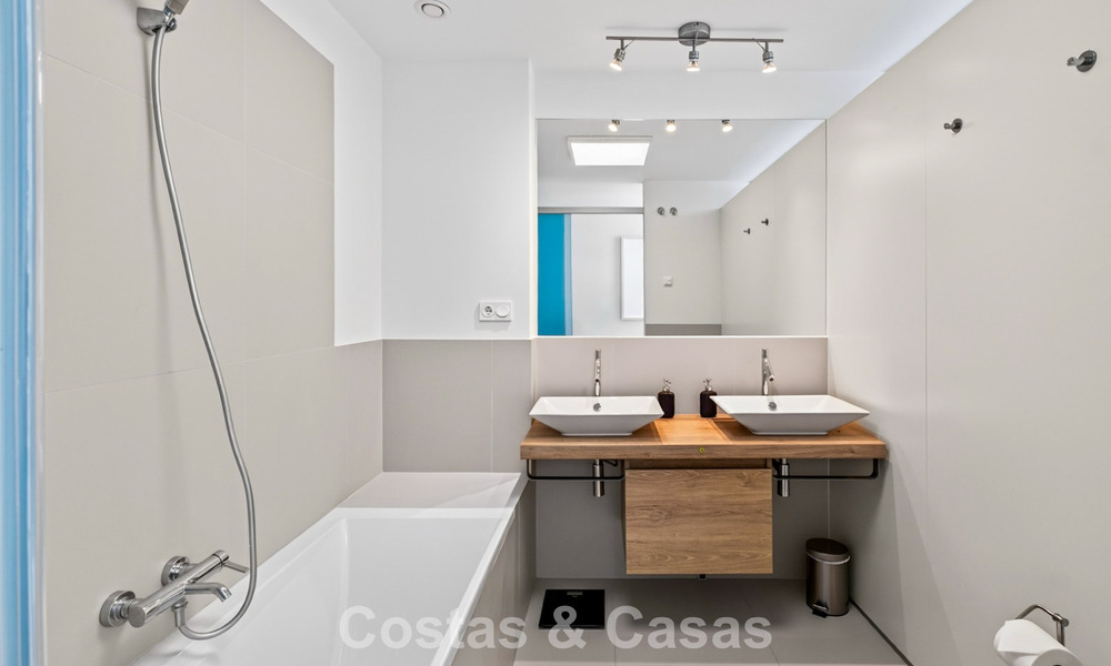 Stijlvol, top-floor, hoekappartement met adembenemend zeezicht te koop in El Higueron in Fuengirola, Costa del Sol 807531
