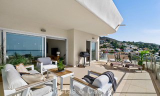 Stijlvol, top-floor, hoekappartement met adembenemend zeezicht te koop in El Higueron in Fuengirola, Costa del Sol 807534 