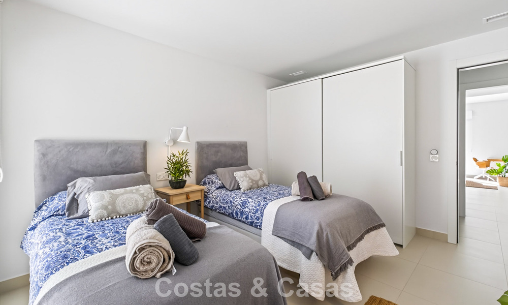 Stijlvol, top-floor, hoekappartement met adembenemend zeezicht te koop in El Higueron in Fuengirola, Costa del Sol 807536