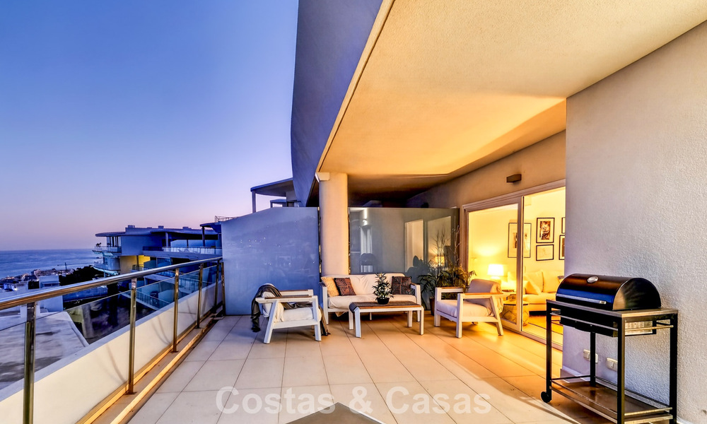 Stijlvol, top-floor, hoekappartement met adembenemend zeezicht te koop in El Higueron in Fuengirola, Costa del Sol 807540