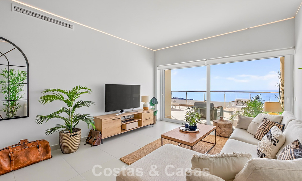 Stijlvol, top-floor, hoekappartement met adembenemend zeezicht te koop in El Higueron in Fuengirola, Costa del Sol 807541