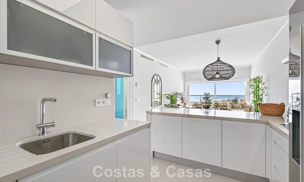 Stijlvol, top-floor, hoekappartement met adembenemend zeezicht te koop in El Higueron in Fuengirola, Costa del Sol 807546