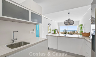 Stijlvol, top-floor, hoekappartement met adembenemend zeezicht te koop in El Higueron in Fuengirola, Costa del Sol 807546 