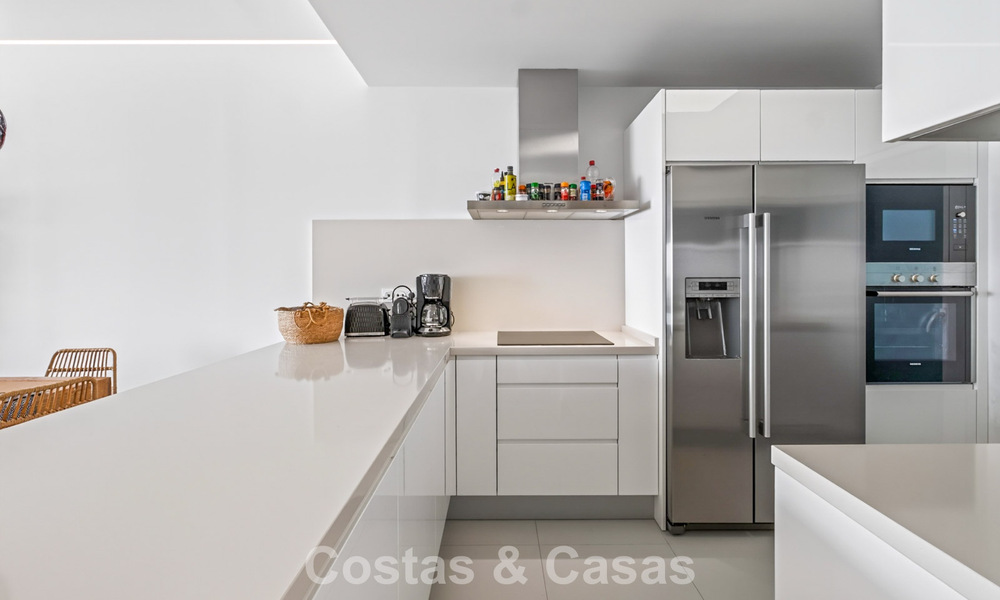 Stijlvol, top-floor, hoekappartement met adembenemend zeezicht te koop in El Higueron in Fuengirola, Costa del Sol 807547