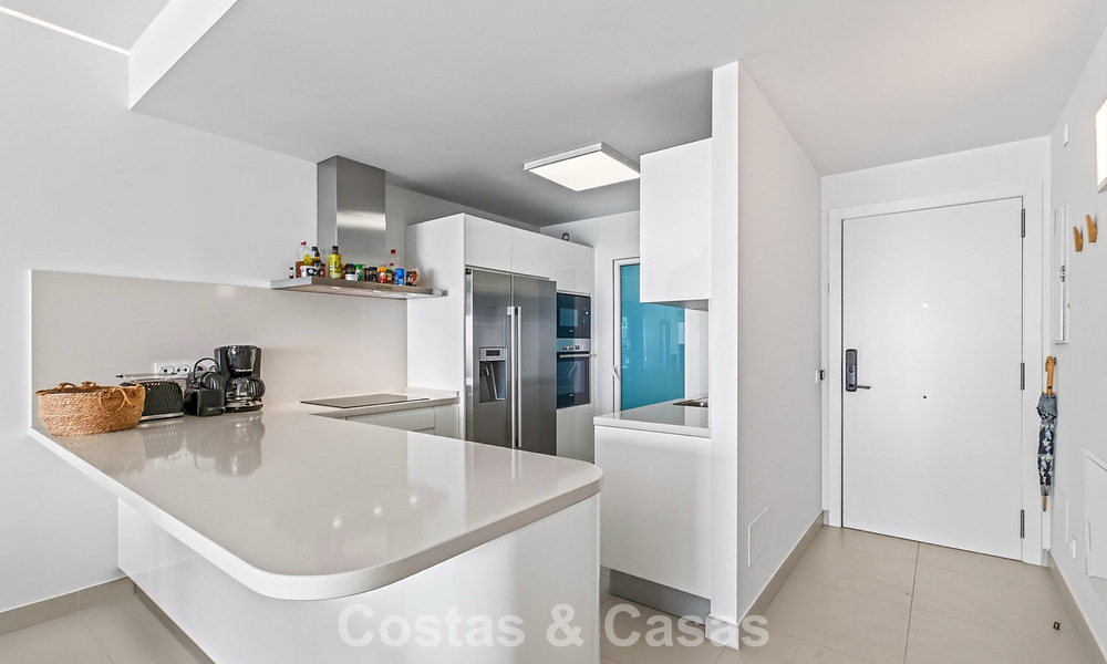 Stijlvol, top-floor, hoekappartement met adembenemend zeezicht te koop in El Higueron in Fuengirola, Costa del Sol 807548