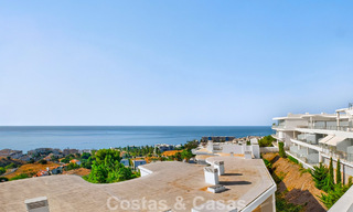 Stijlvol, top-floor, hoekappartement met adembenemend zeezicht te koop in El Higueron in Fuengirola, Costa del Sol 807550 