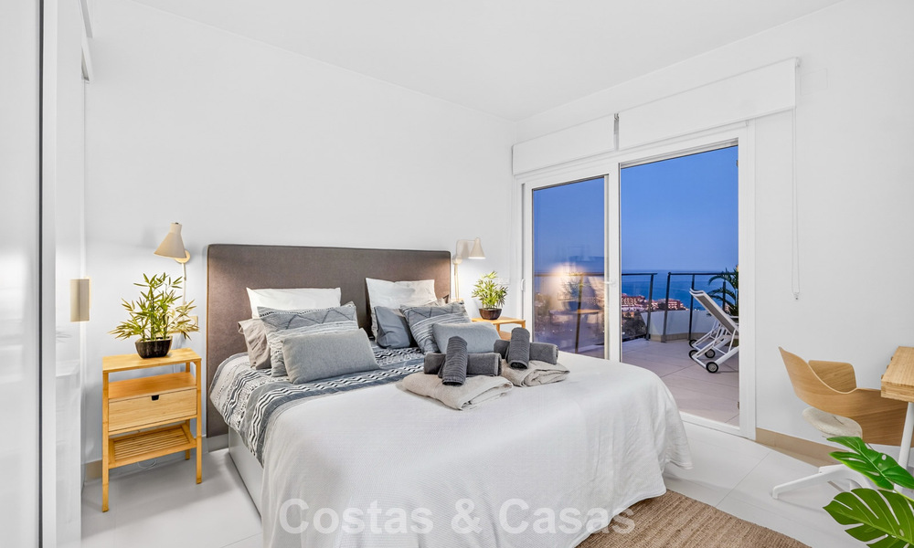 Stijlvol, top-floor, hoekappartement met adembenemend zeezicht te koop in El Higueron in Fuengirola, Costa del Sol 807553