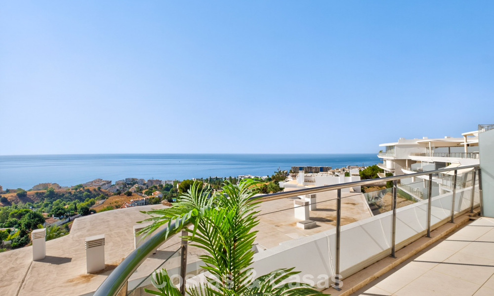 Stijlvol, top-floor, hoekappartement met adembenemend zeezicht te koop in El Higueron in Fuengirola, Costa del Sol 807557