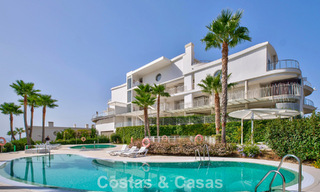 Stijlvol, top-floor, hoekappartement met adembenemend zeezicht te koop in El Higueron in Fuengirola, Costa del Sol 807566 