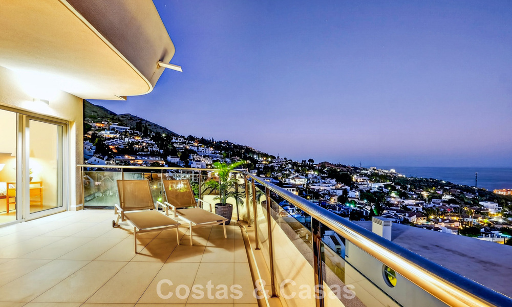 Stijlvol, top-floor, hoekappartement met adembenemend zeezicht te koop in El Higueron in Fuengirola, Costa del Sol 807571