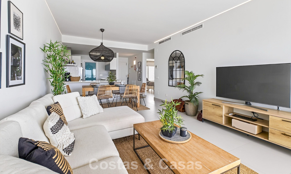 Stijlvol, top-floor, hoekappartement met adembenemend zeezicht te koop in El Higueron in Fuengirola, Costa del Sol 807572