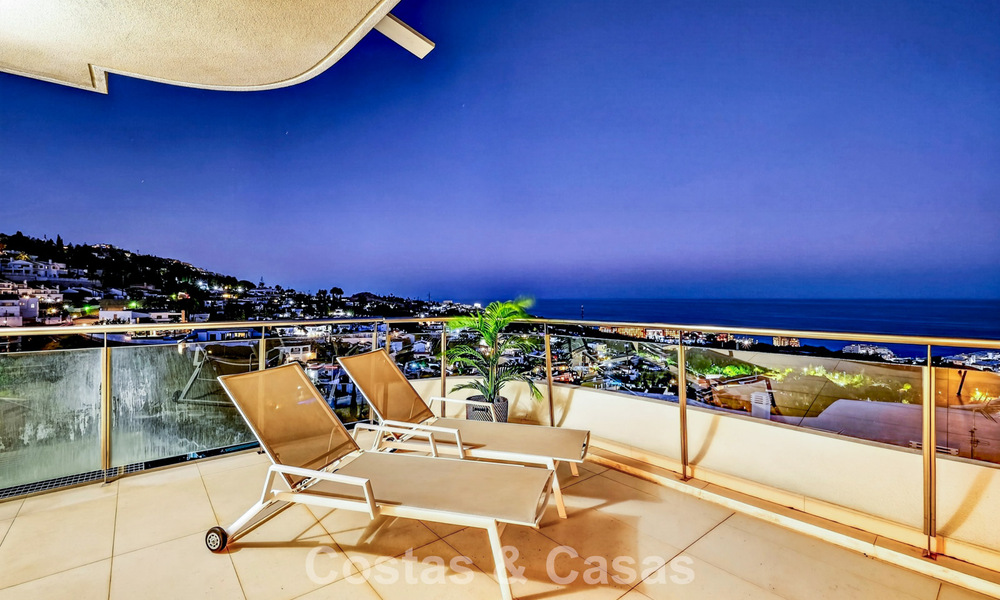 Stijlvol, top-floor, hoekappartement met adembenemend zeezicht te koop in El Higueron in Fuengirola, Costa del Sol 807573