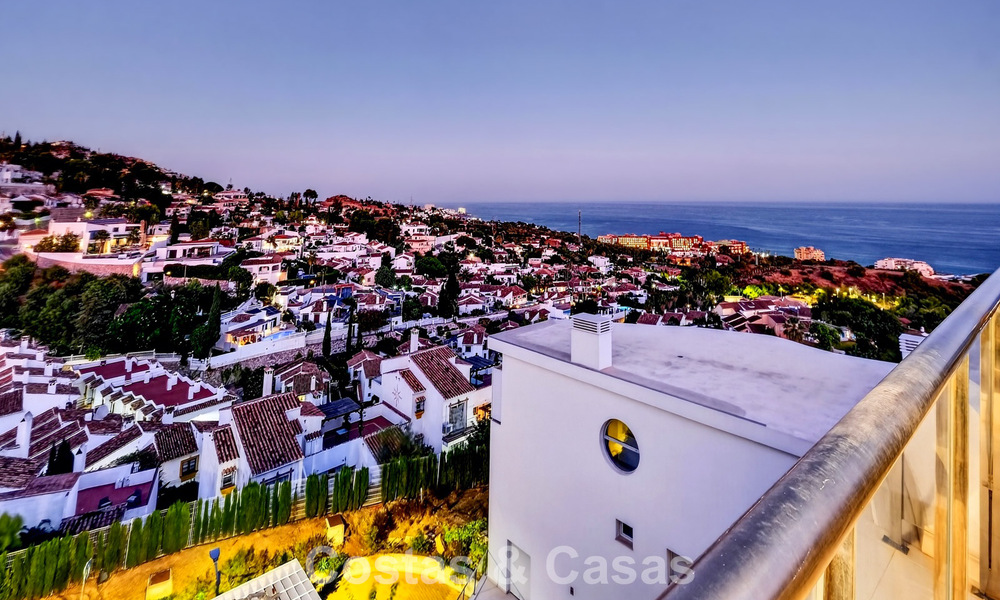 Stijlvol, top-floor, hoekappartement met adembenemend zeezicht te koop in El Higueron in Fuengirola, Costa del Sol 807576