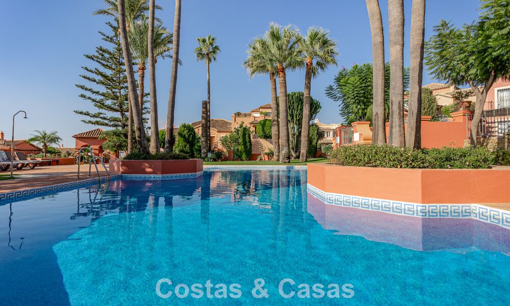 Gemoderniseerd halfvrijstaand herenhuis met panoramisch uitzicht te koop in de heuvels van Marbella - Benahavis 807602