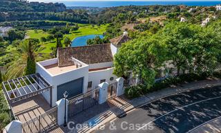 Mediterrane villa met subliem golf- en zeezicht te koop in Los Arqueros, Marbella - Benahavis 807761 