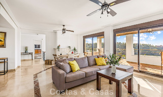 Mediterrane villa met subliem golf- en zeezicht te koop in Los Arqueros, Marbella - Benahavis 807764 